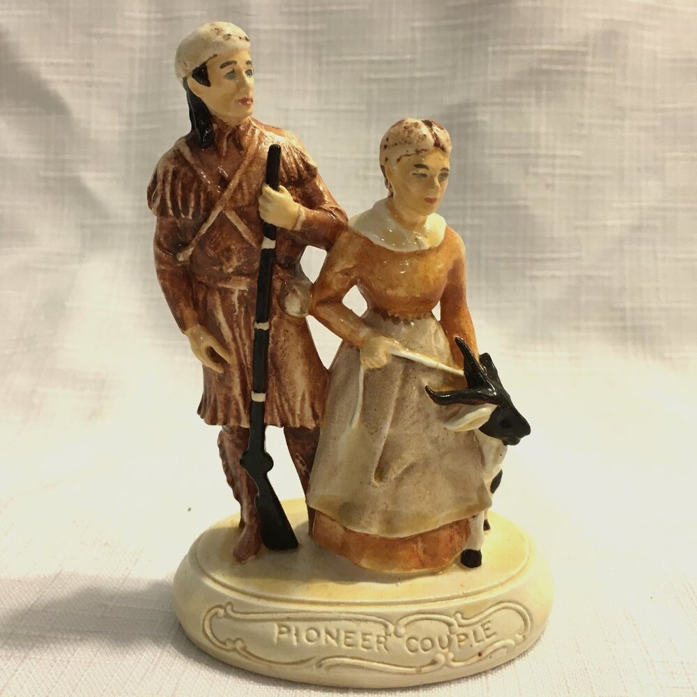 Sebastian Miniature Pioneer Couple Figurine Hudson Mass USA SML315 6326 (B)
